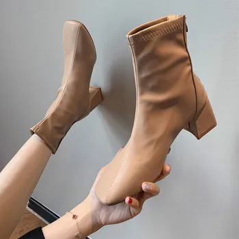 Обувки Martin Жените в Британския стил, пролетно-есенни тънки Обувки 2021 г. с квадратни пръсти на Дебелите Токчета, червени Къси Ботуши на Тънък Висок ток